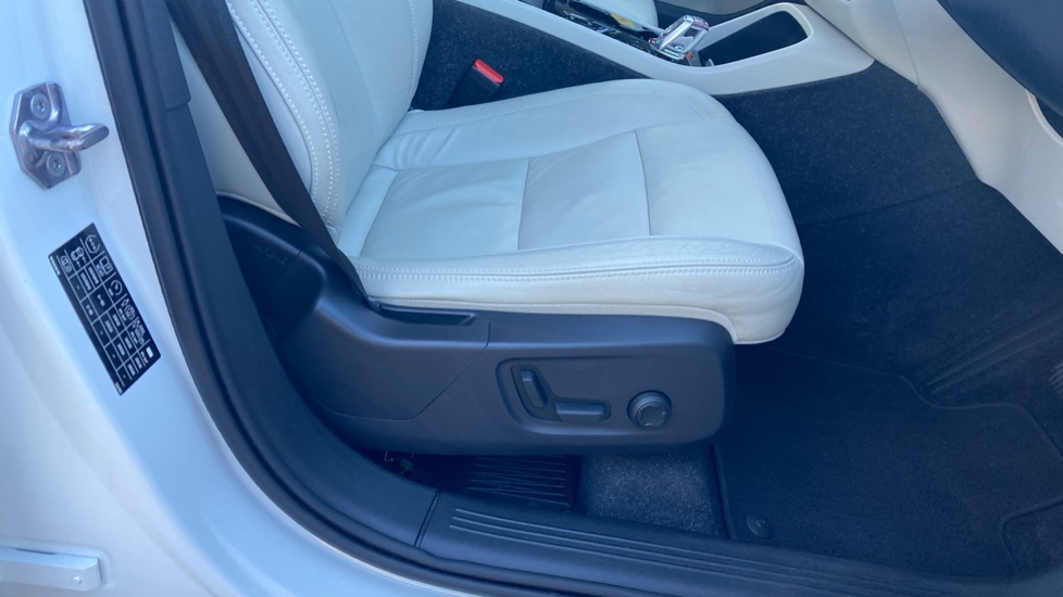 Volvo XC40 1.5 T3 [163] Inscription 5dr Geartronic Petrol Estate - Image 30