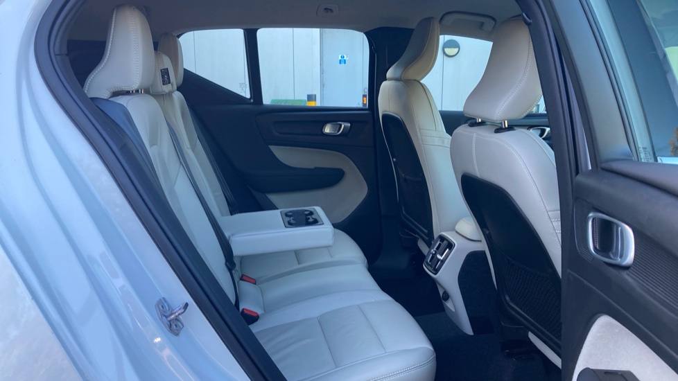 Volvo XC40 1.5 T3 [163] Inscription 5dr Geartronic Petrol Estate - Image 34