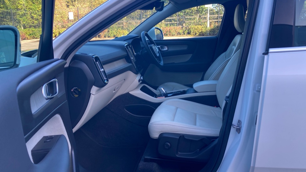 Volvo XC40 1.5 T3 [163] Inscription 5dr Geartronic Petrol Estate - Image 39