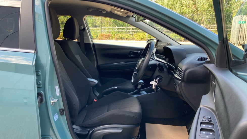 Hyundai BAYON 1.0 TGDi 48V MHEV Premium 5dr DCT Petrol Hatchback - Image 30