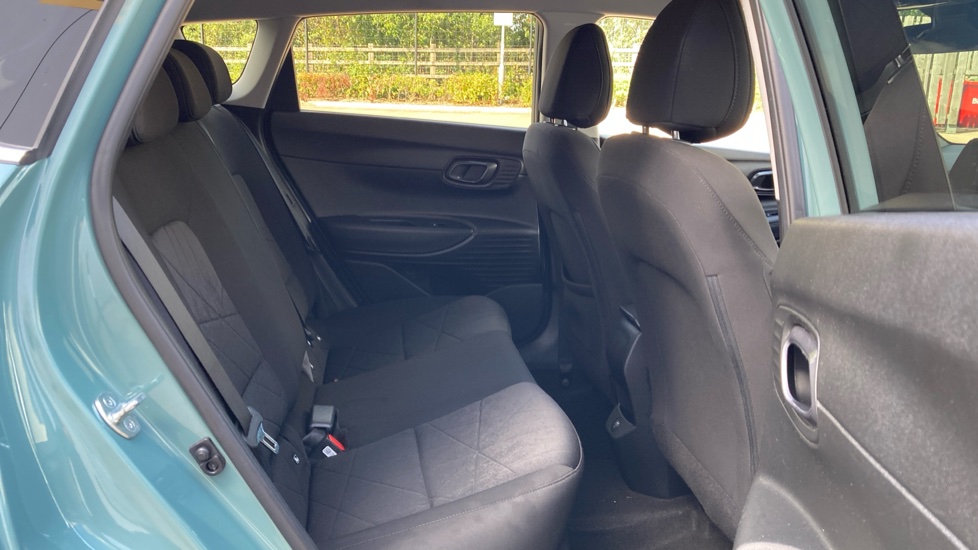 Hyundai BAYON 1.0 TGDi 48V MHEV Premium 5dr DCT Petrol Hatchback - Image 33
