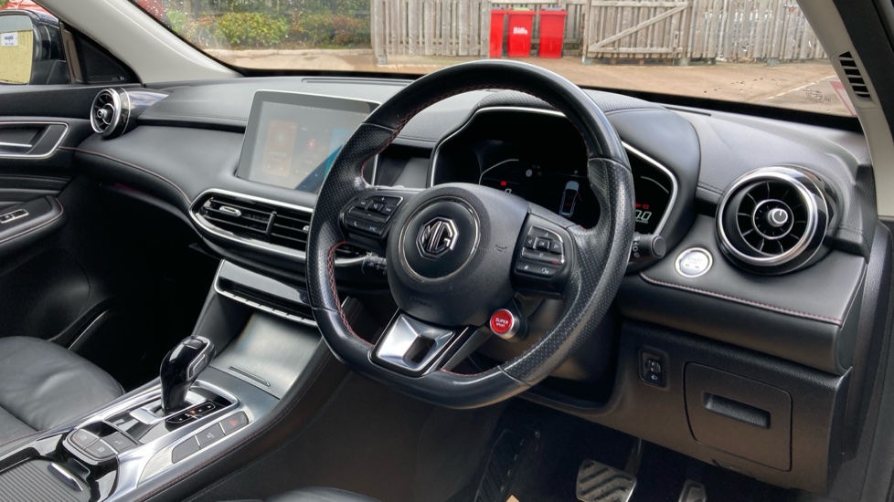 MG HS 1.5 T-GDI Trophy 5dr DCT Petrol Hatchback - Image 11