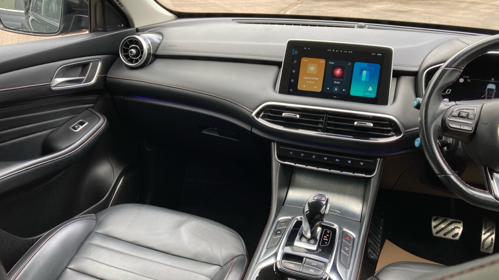 MG HS 1.5 T-GDI Trophy 5dr DCT Petrol Hatchback - Image 14