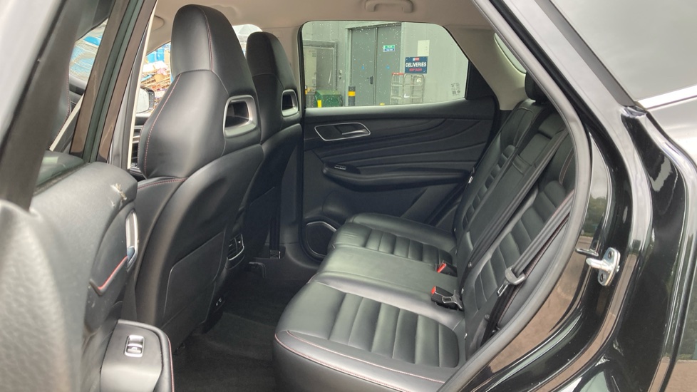 MG HS 1.5 T-GDI Trophy 5dr DCT Petrol Hatchback - Image 16