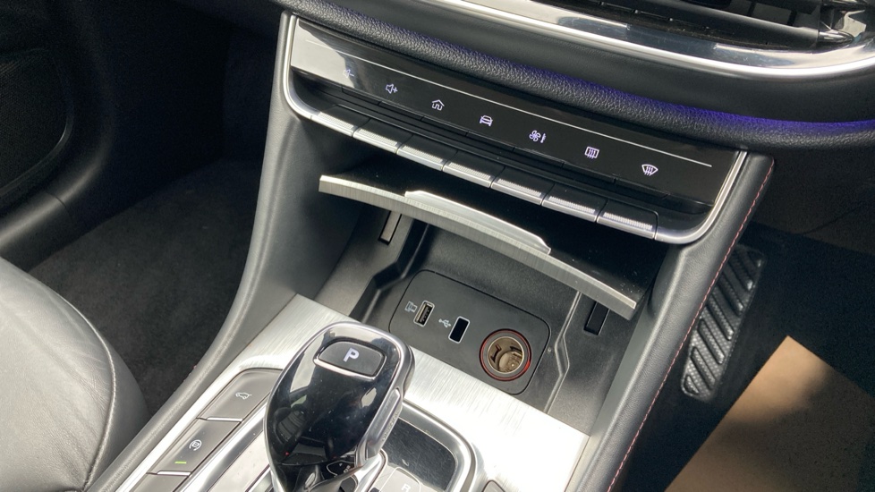 MG HS 1.5 T-GDI Trophy 5dr DCT Petrol Hatchback - Image 25