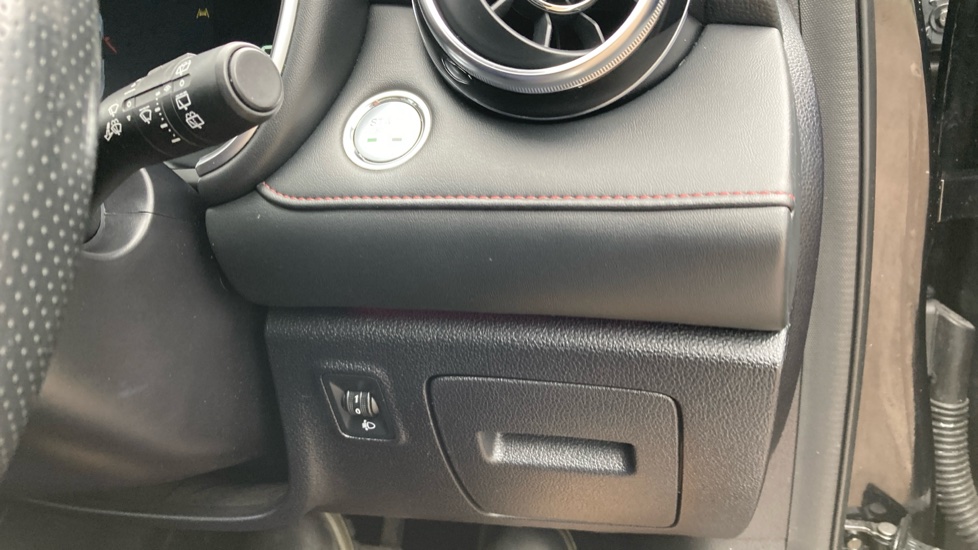 MG HS 1.5 T-GDI Trophy 5dr DCT Petrol Hatchback - Image 29
