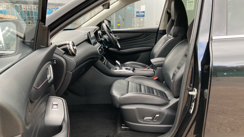 MG HS 1.5 T-GDI Trophy 5dr DCT Petrol Hatchback - Image 42