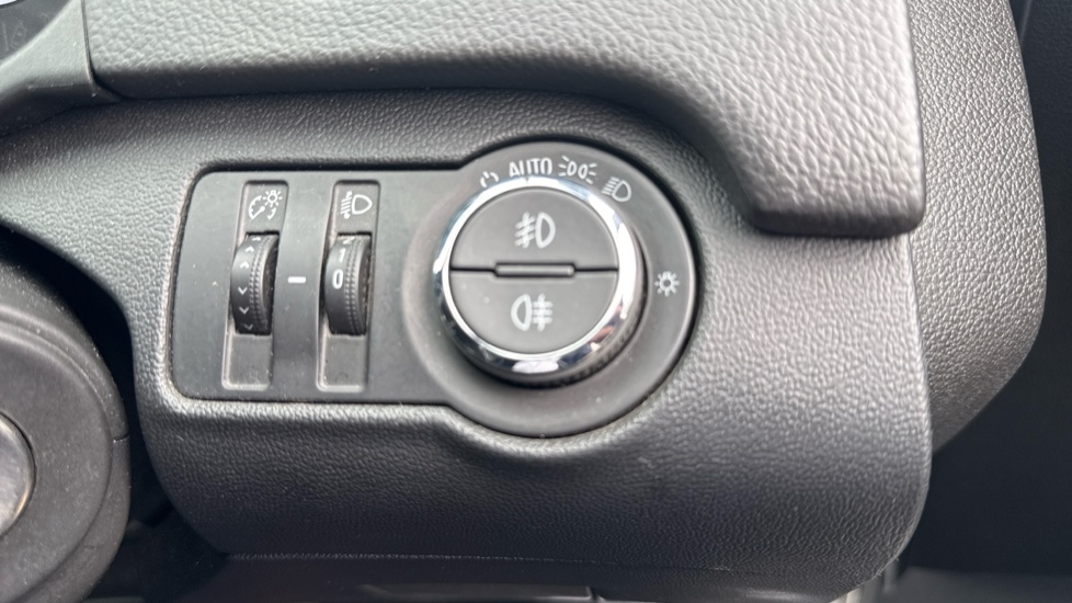 Vauxhall Insignia 2.0 CDTi [140] ecoFLEX Design Nav 5dr [Start Stop] Diesel Estate - Image 27