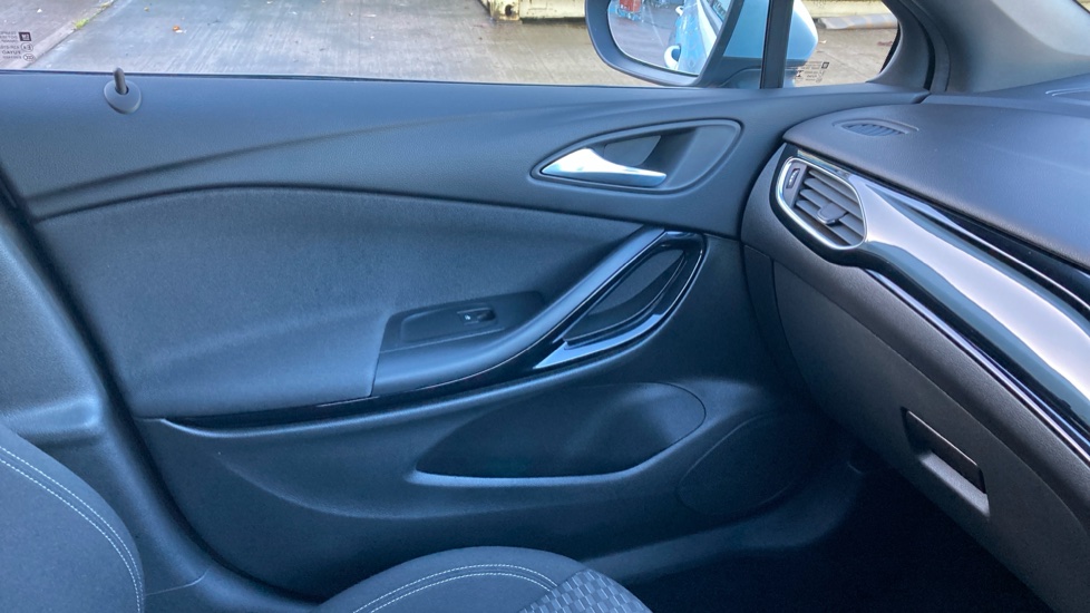 Vauxhall Astra 1.6 CDTi 16V 136 SRi Nav 5dr Diesel Hatchback - Image 24