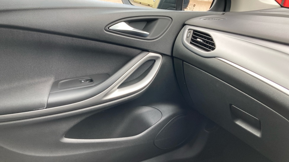 Vauxhall Astra 1.0T ecoTEC Tech Line Nav 5dr Petrol Estate - Image 25