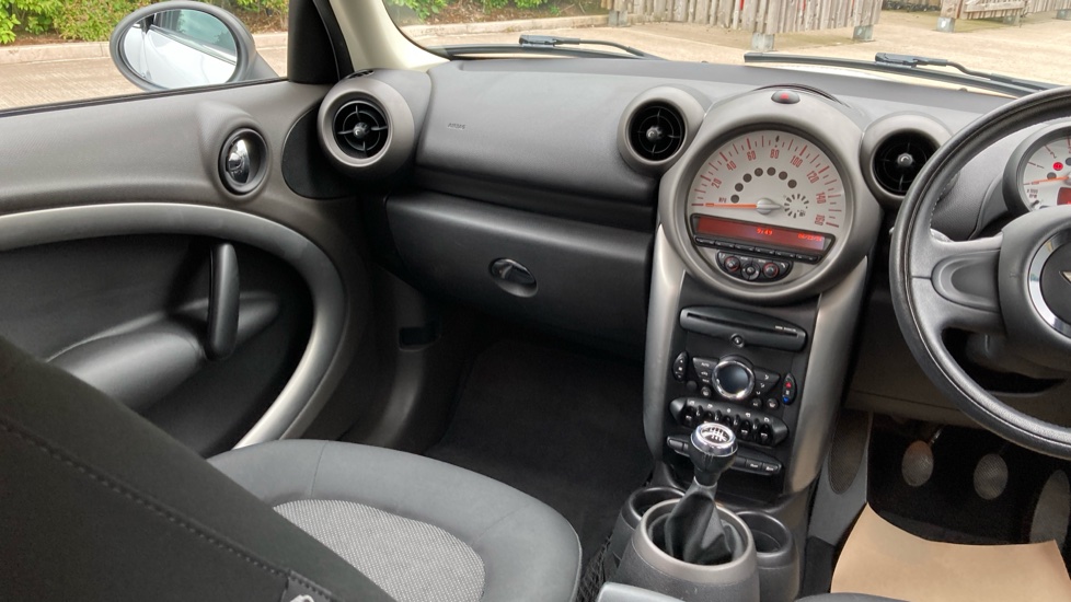MINI Countryman 1.6 One D 5dr Diesel Hatchback - Image 14