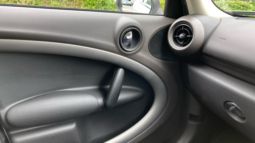 MINI Countryman 1.6 One D 5dr Diesel Hatchback - Image 23