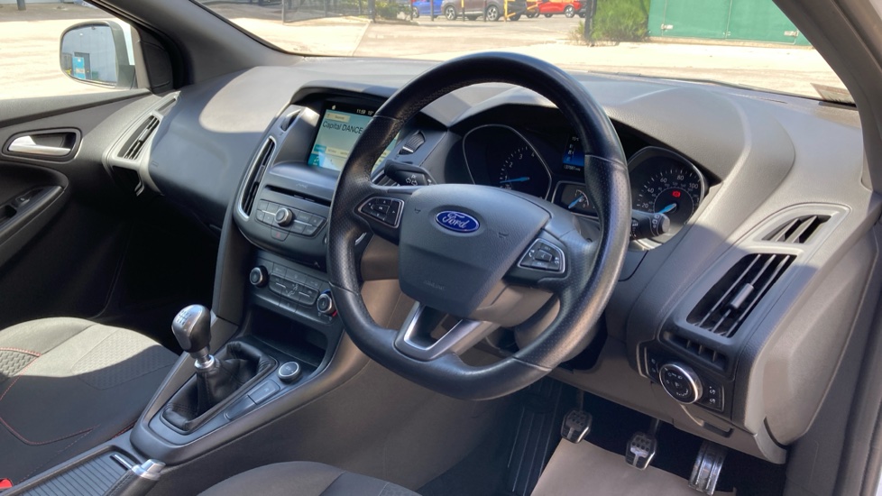 Ford Focus 1.0 EcoBoost 140 ST-Line Navigation 5dr Petrol Hatchback - Image 11