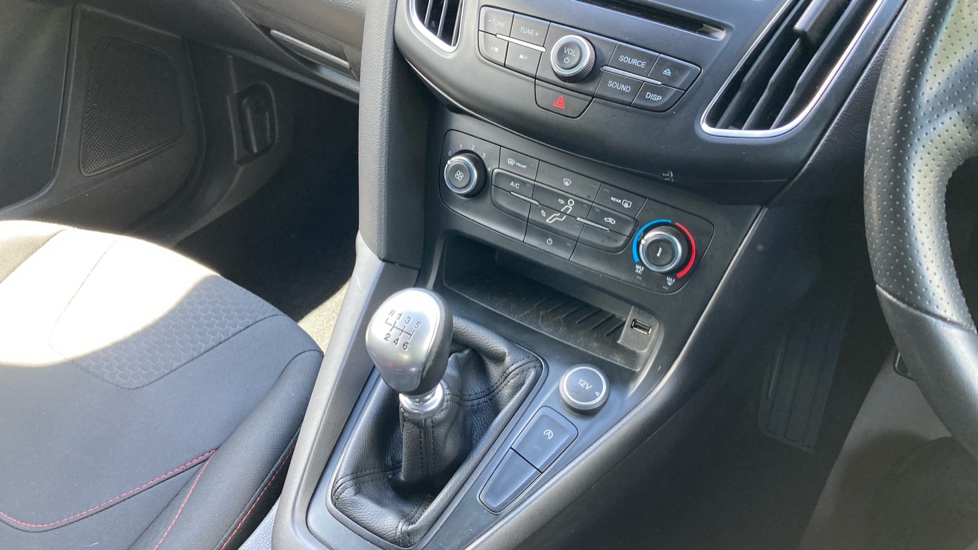 Ford Focus 1.0 EcoBoost 140 ST-Line Navigation 5dr Petrol Hatchback - Image 24