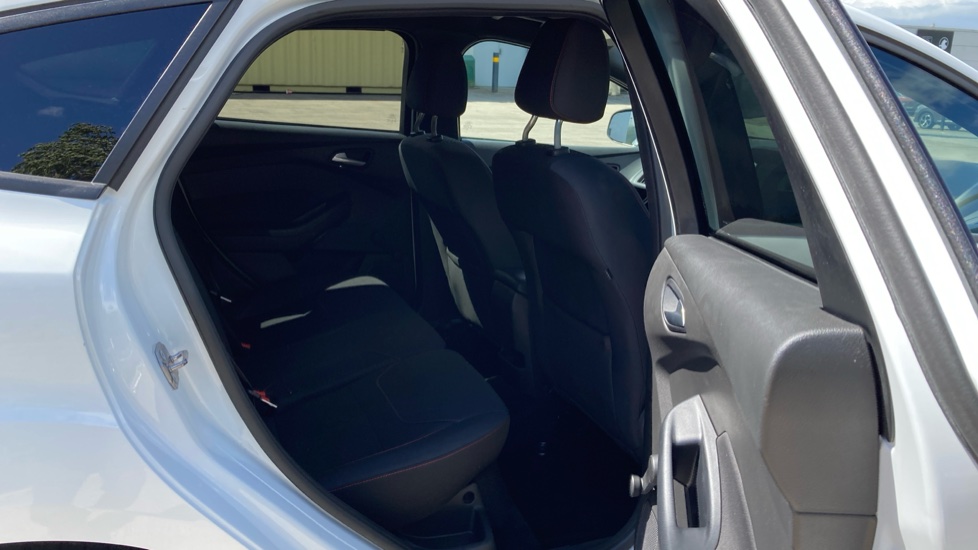 Ford Focus 1.0 EcoBoost 140 ST-Line Navigation 5dr Petrol Hatchback - Image 32