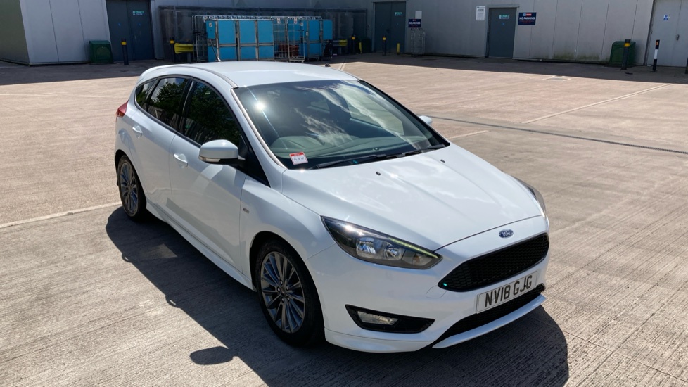 Ford Focus 1.0 EcoBoost 140 ST-Line Navigation 5dr Petrol Hatchback - Image 38