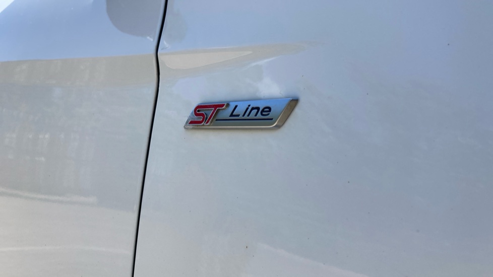 Ford Focus 1.0 EcoBoost 140 ST-Line Navigation 5dr Petrol Hatchback - Image 39