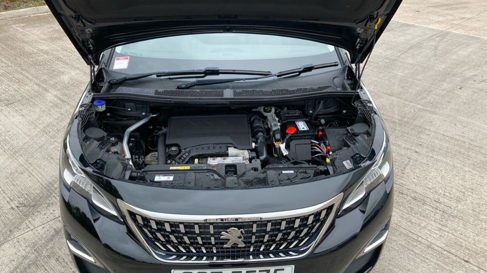 Peugeot 3008 1.2 PureTech Allure 5dr EAT8 Petrol Estate - Image 8