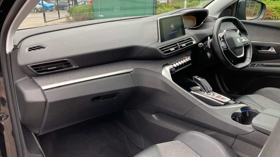 Peugeot 3008 1.2 PureTech Allure 5dr EAT8 Petrol Estate - Image 9