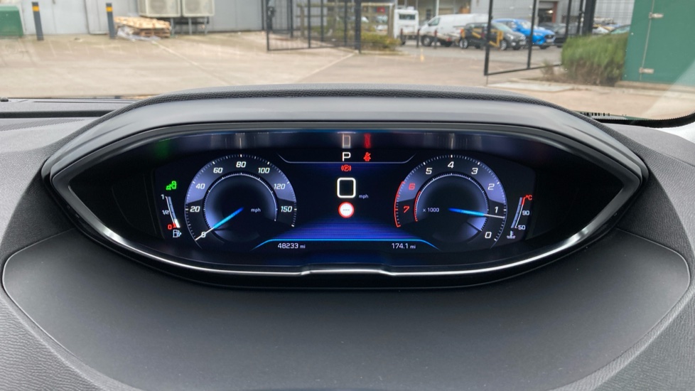 Peugeot 3008 1.2 PureTech Allure 5dr EAT8 Petrol Estate - Image 18