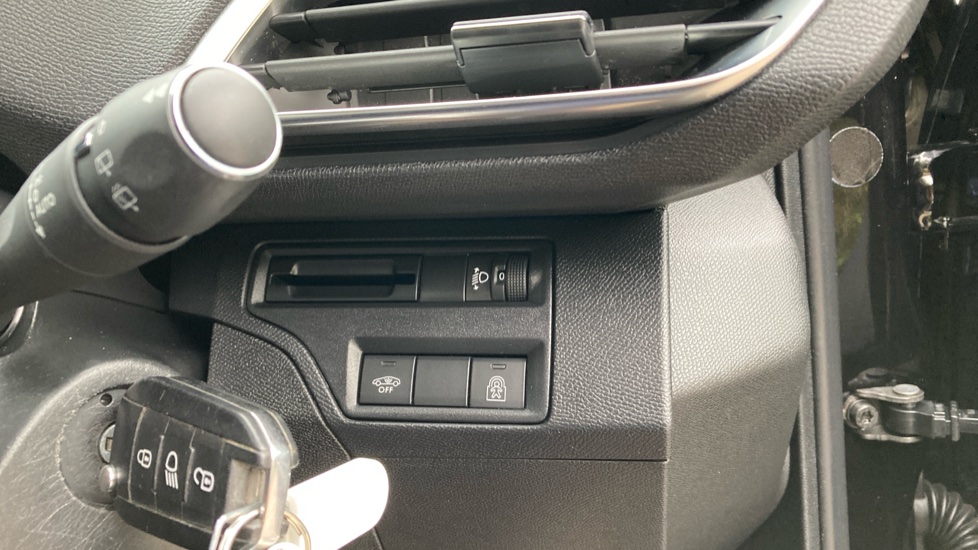 Peugeot 3008 1.2 PureTech Allure 5dr EAT8 Petrol Estate - Image 29