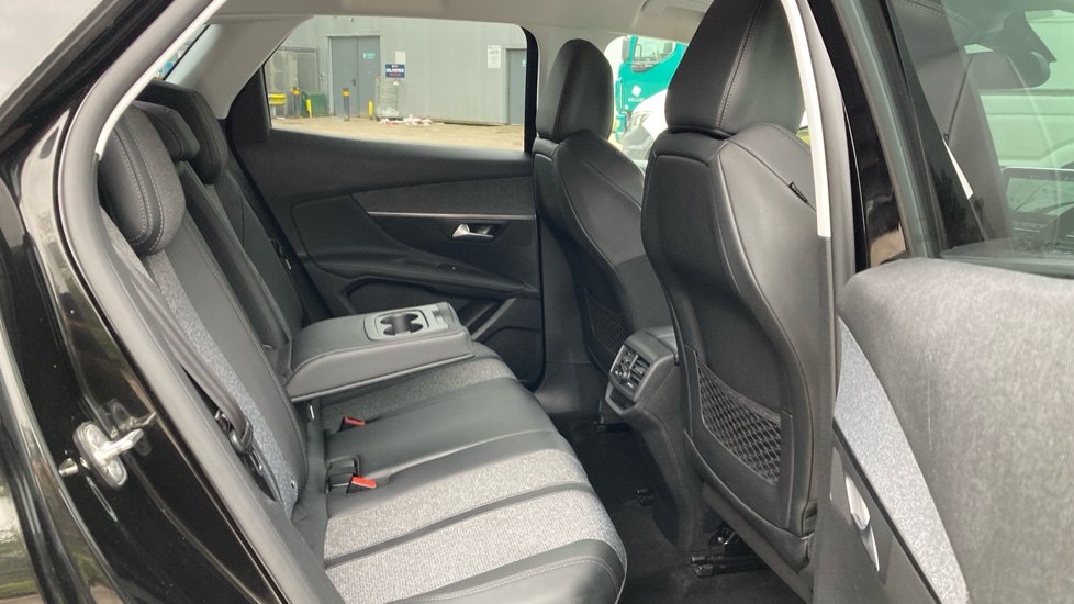 Peugeot 3008 1.2 PureTech Allure 5dr EAT8 Petrol Estate - Image 34