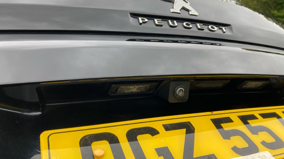 Peugeot 3008 1.2 PureTech Allure 5dr EAT8 Petrol Estate - Image 35