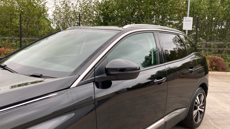 Peugeot 3008 1.2 PureTech Allure 5dr EAT8 Petrol Estate - Image 40