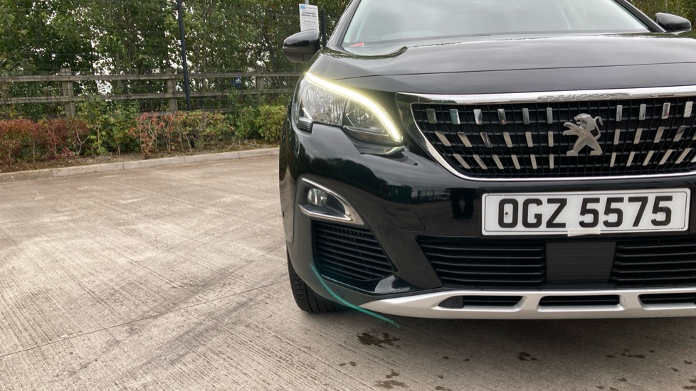 Peugeot 3008 1.2 PureTech Allure 5dr EAT8 Petrol Estate - Image 41
