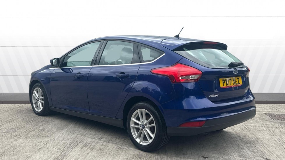 Ford Focus 1.0 EcoBoost Zetec 5dr Petrol Hatchback - Image 2