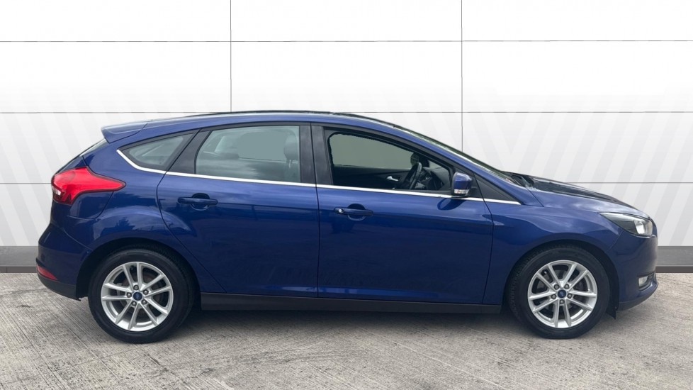 Ford Focus 1.0 EcoBoost Zetec 5dr Petrol Hatchback - Image 5