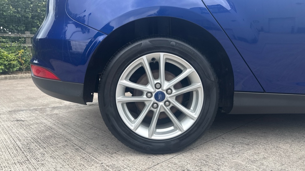 Ford Focus 1.0 EcoBoost Zetec 5dr Petrol Hatchback - Image 7