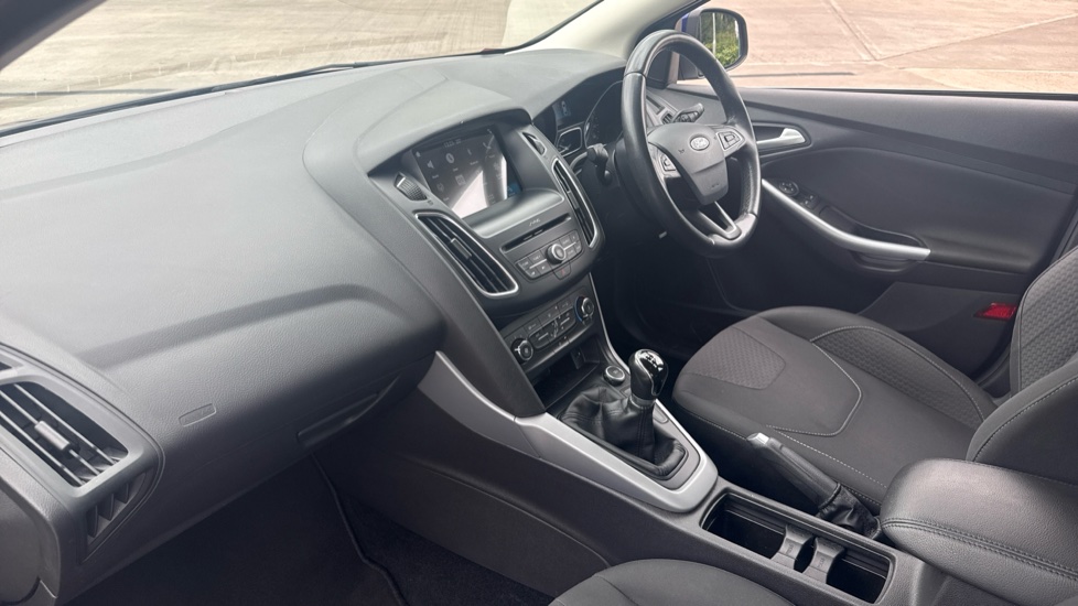 Ford Focus 1.0 EcoBoost Zetec 5dr Petrol Hatchback - Image 9