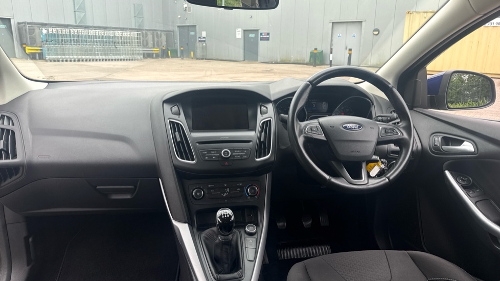 Ford Focus 1.0 EcoBoost Zetec 5dr Petrol Hatchback - Image 10