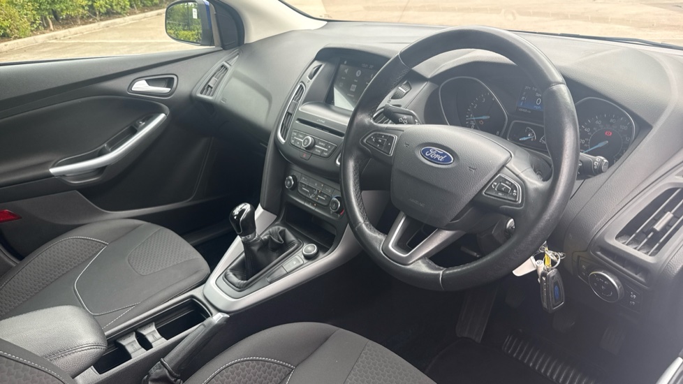 Ford Focus 1.0 EcoBoost Zetec 5dr Petrol Hatchback - Image 11