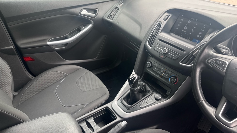 Ford Focus 1.0 EcoBoost Zetec 5dr Petrol Hatchback - Image 14