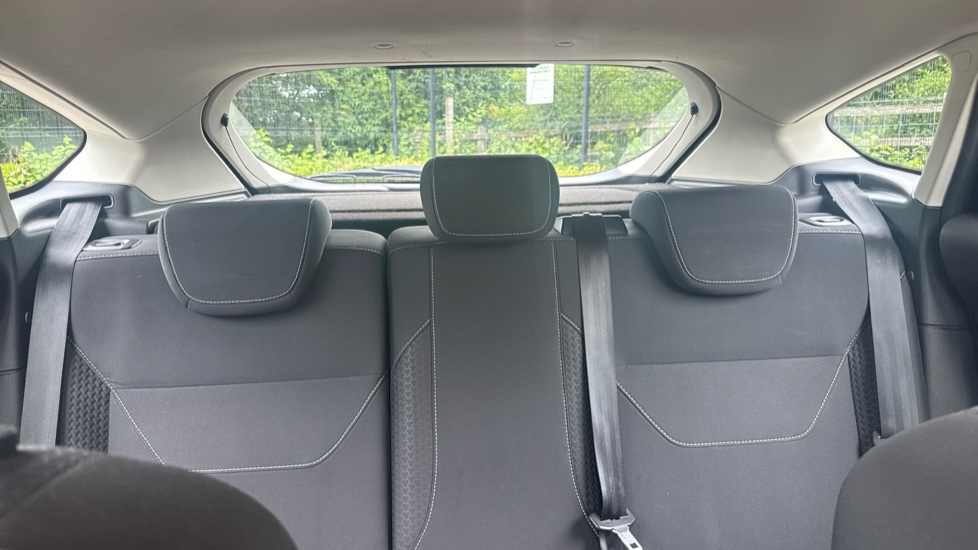 Ford Focus 1.0 EcoBoost Zetec 5dr Petrol Hatchback - Image 15