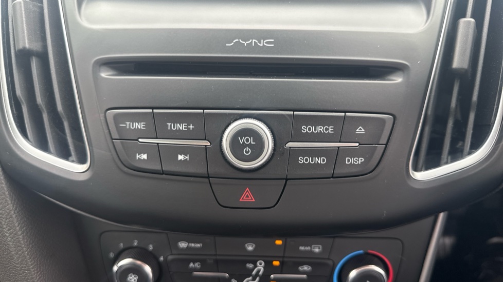 Ford Focus 1.0 EcoBoost Zetec 5dr Petrol Hatchback - Image 21