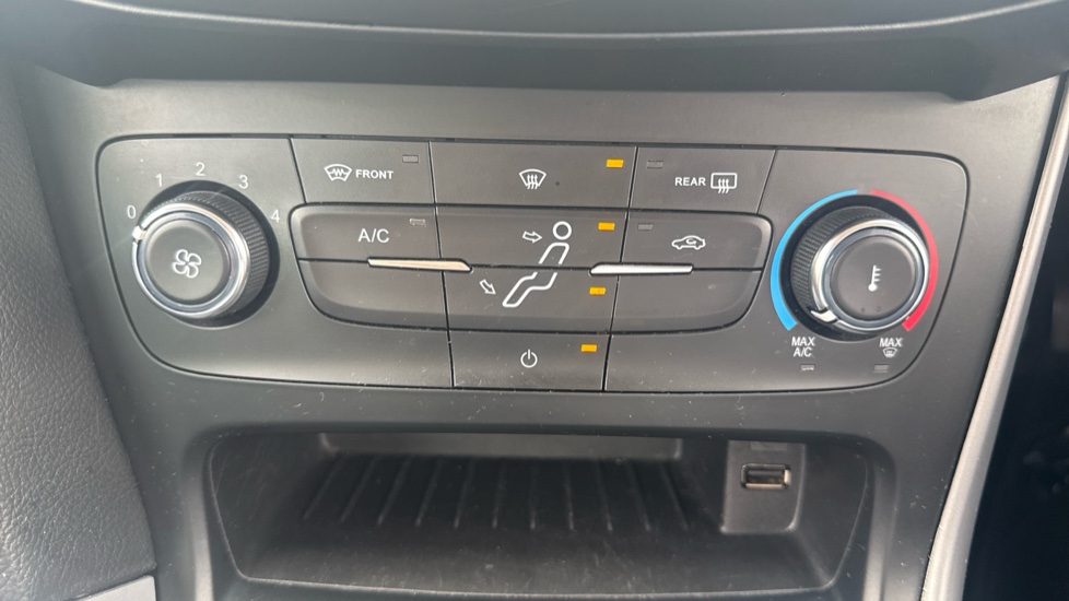 Ford Focus 1.0 EcoBoost Zetec 5dr Petrol Hatchback - Image 22
