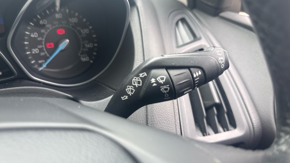 Ford Focus 1.0 EcoBoost Zetec 5dr Petrol Hatchback - Image 28