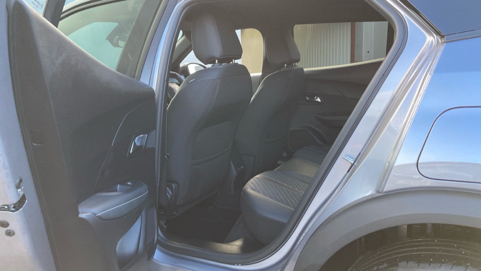 Peugeot 2008 1.2 PureTech 130 Allure 5dr EAT8 Petrol Estate - Image 16