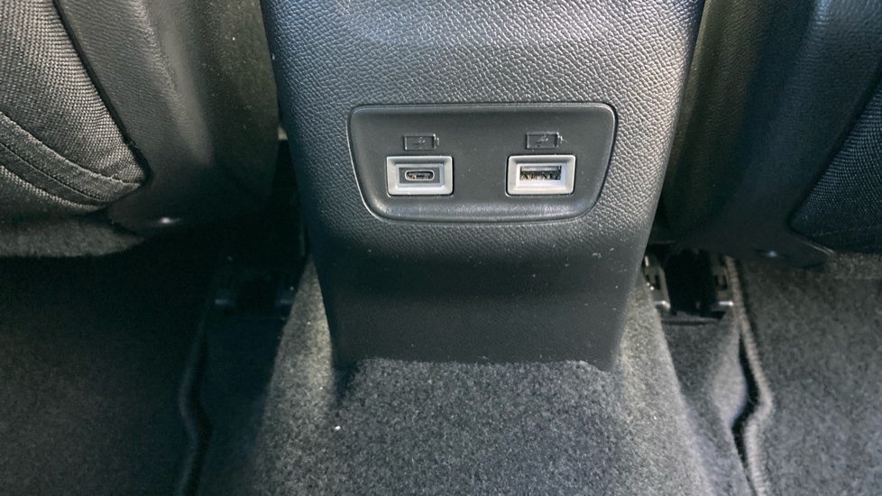 Peugeot 2008 1.2 PureTech 130 Allure 5dr EAT8 Petrol Estate - Image 45