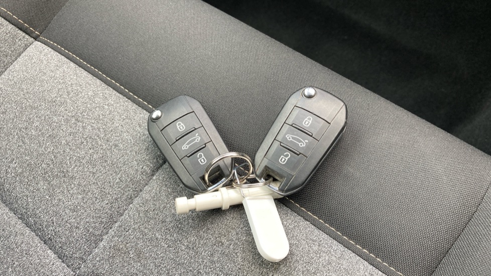 Citroen C4 Cactus 1.2 PureTech 110 Origins 5dr Petrol Hatchback - Image 20