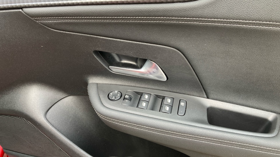Vauxhall Mokka 100kW Ultimate 50kWh 5dr Auto Electric Hatchback - Image 27