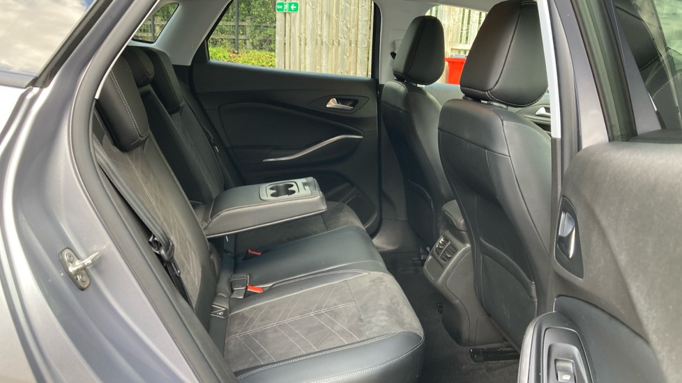 Vauxhall Grandland 1.2 Turbo Ultimate 5dr Petrol Hatchback - Image 32