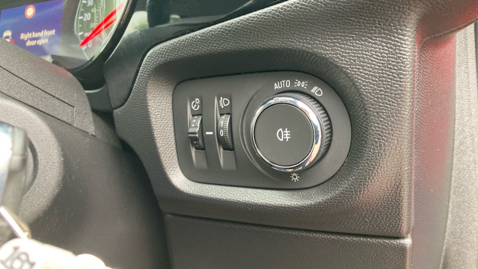 Vauxhall Corsa 1.2 SE Premium 5dr Petrol Hatchback - Image 28