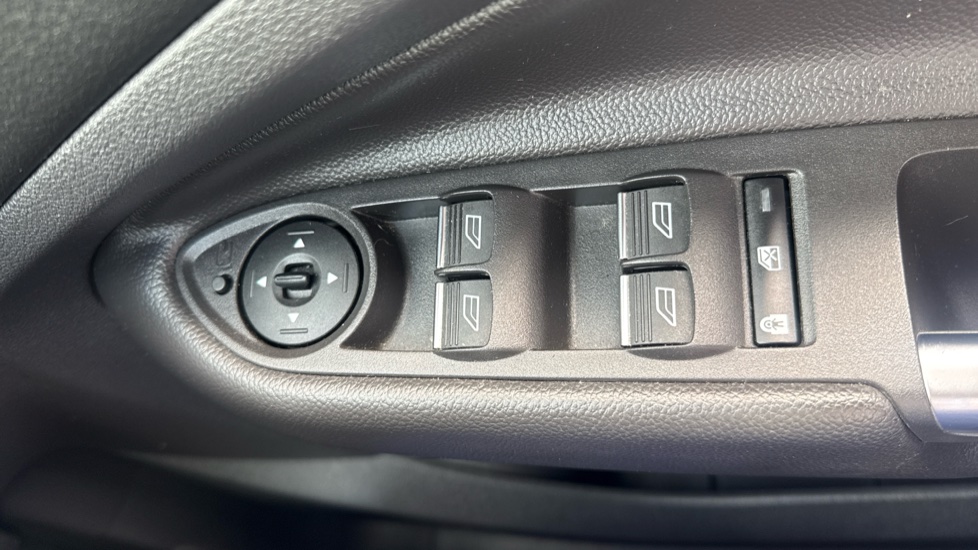 Ford Kuga 1.5 EcoBoost ST-Line X 5dr 2WD Petrol Estate - Image 25