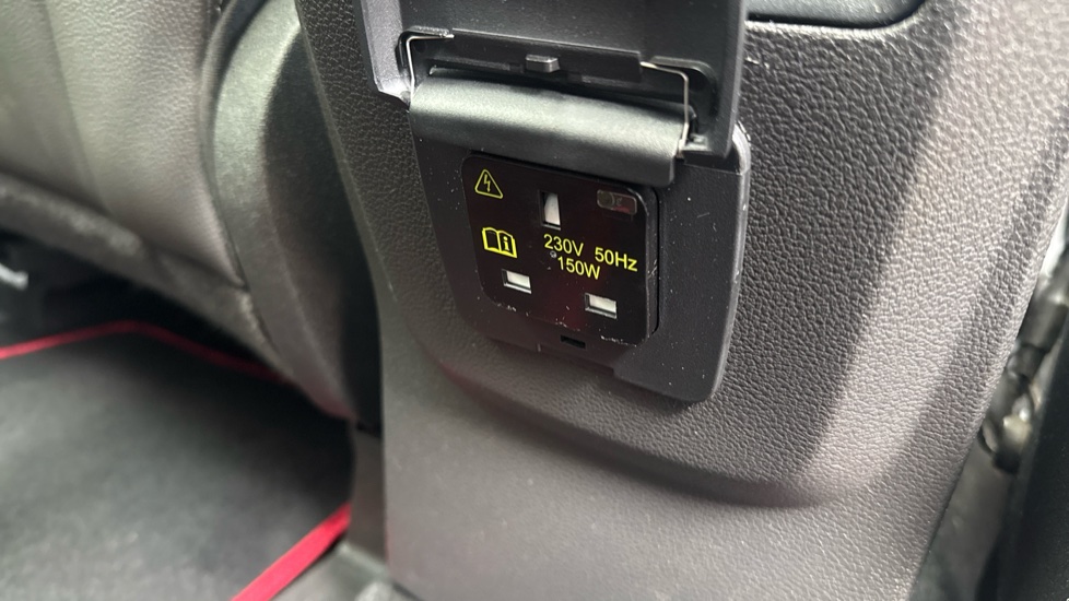 Ford Kuga 1.5 EcoBoost ST-Line X 5dr 2WD Petrol Estate - Image 33