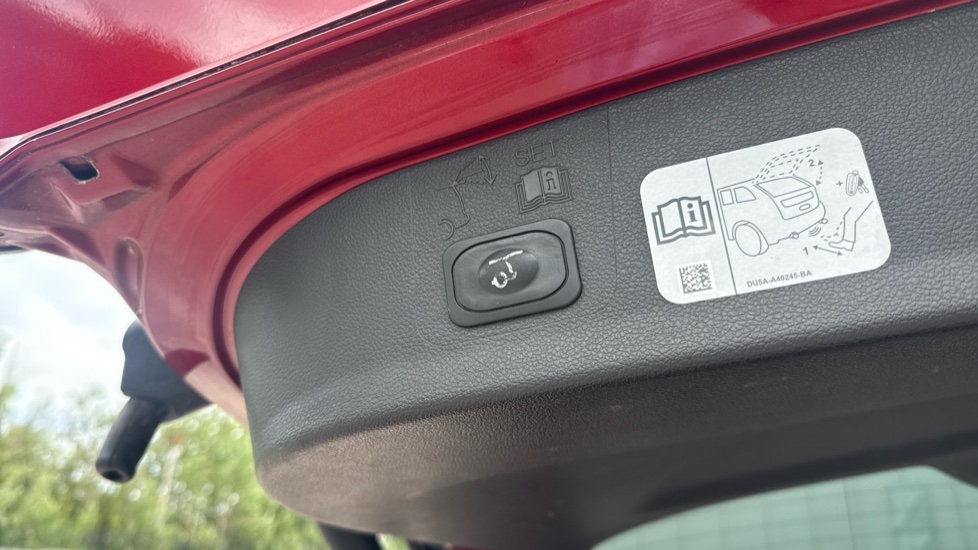 Ford Kuga 1.5 EcoBoost ST-Line X 5dr 2WD Petrol Estate - Image 34