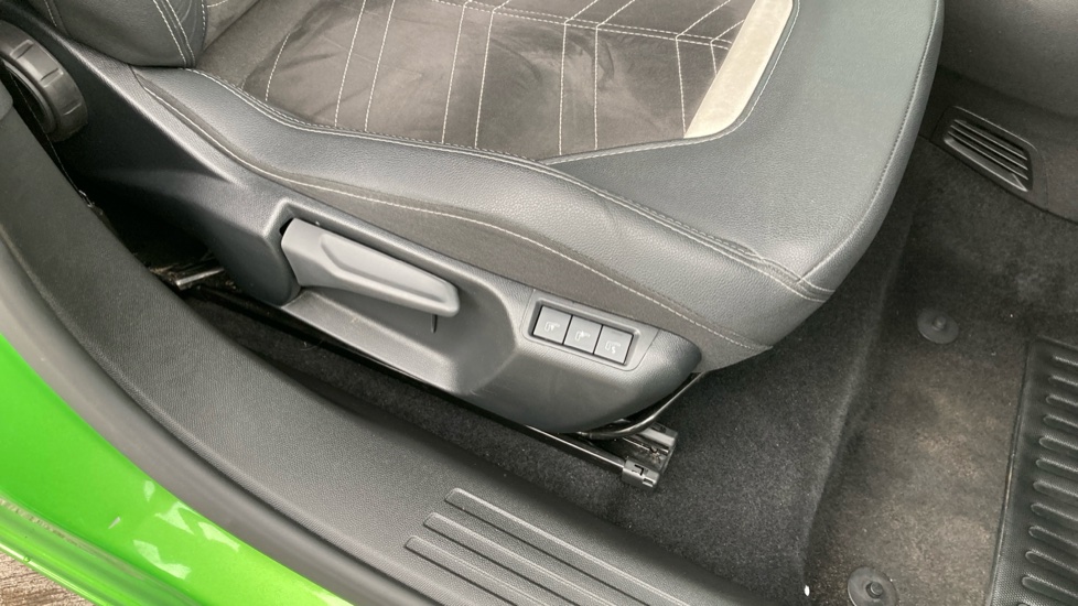 Vauxhall Mokka 100kW Ultimate 50kWh 5dr Auto Electric Hatchback - Image 30